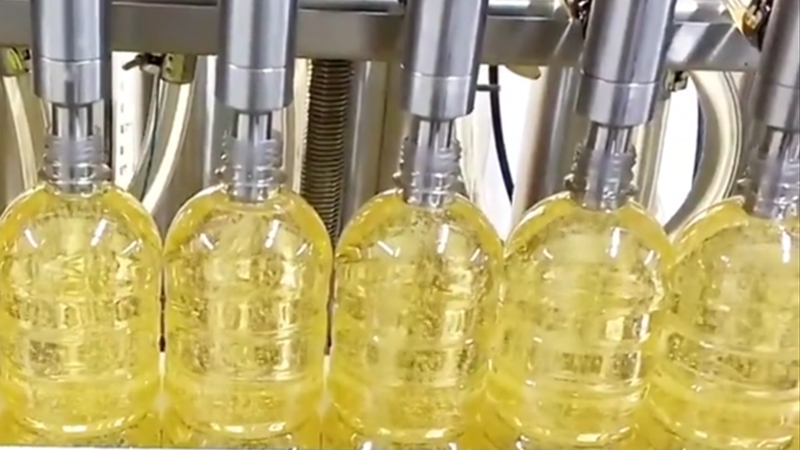 食用油液体灌装机的工作道理和利用场景